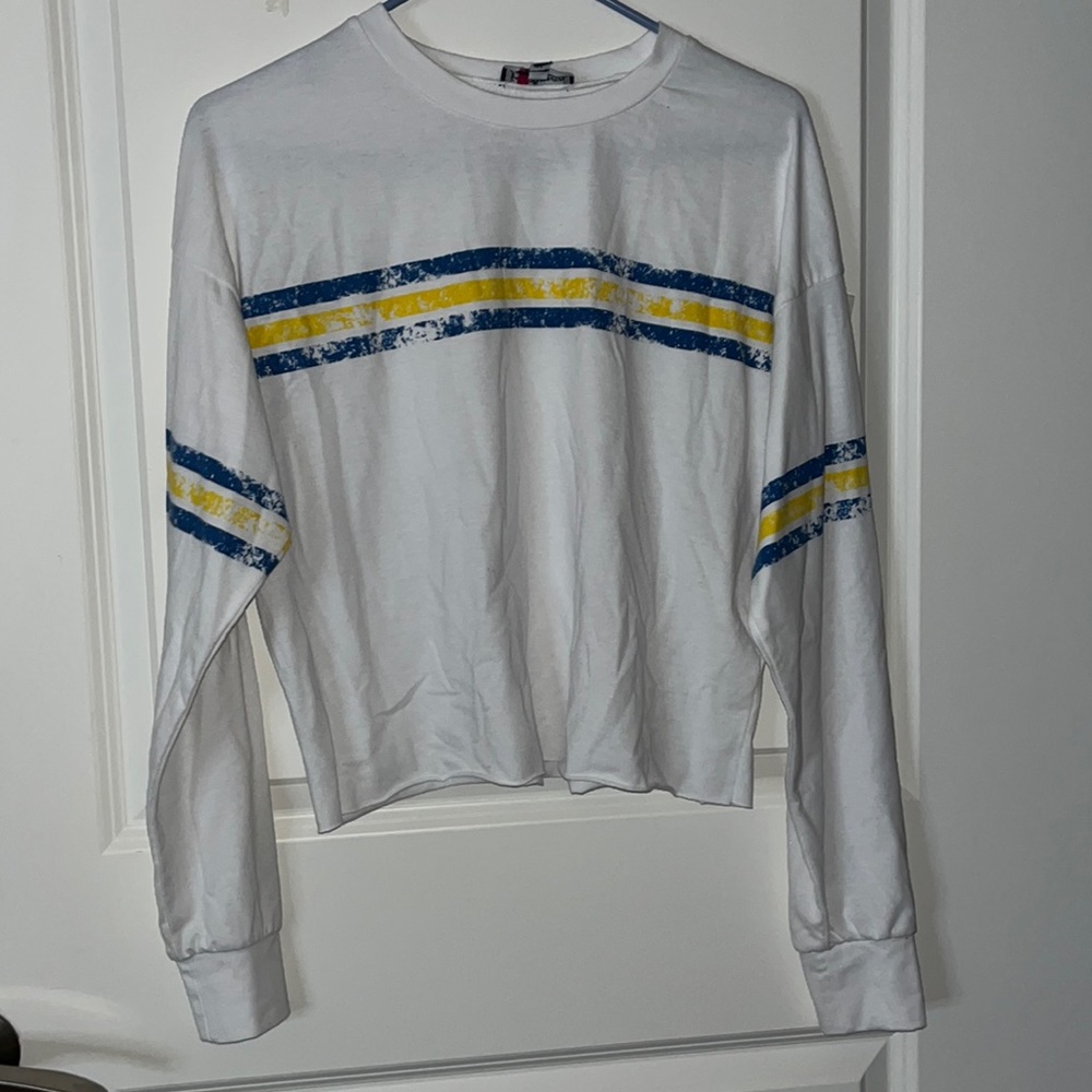 White slight crop long sleeve 💙💛